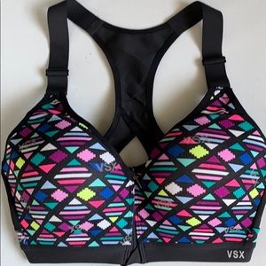 Victoria secret VSX sport bra size 32D never worn